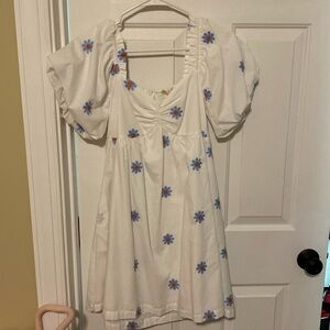 White Altar’d State Daisy dress, great condition — worn once, S/M